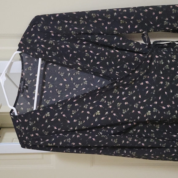 🌿2 for $35 gorgeous blouse - Picture 4 of 4